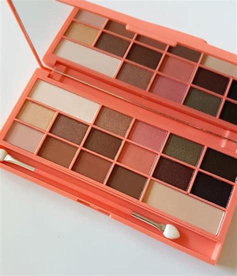 Палетка теней для век Makeup Revolution Chocolate and Peaches - «Моя ...