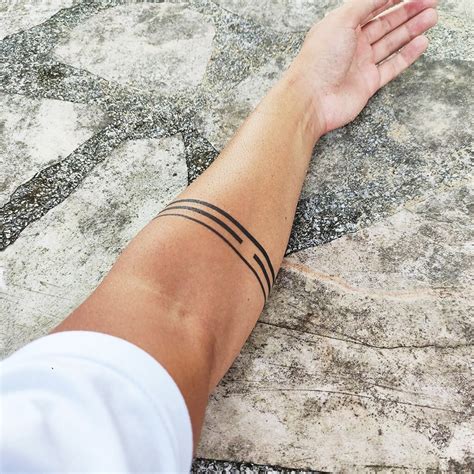 Armband Line Tattoo