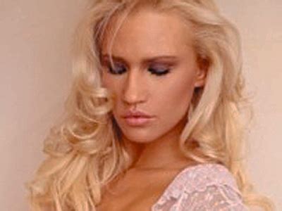 Снежина Вълкова става DJ - Клюки - Stars.bg