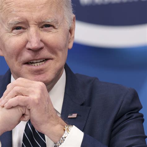 What Not To Do if You Have a Wart, Dermatologists Explain - Parade