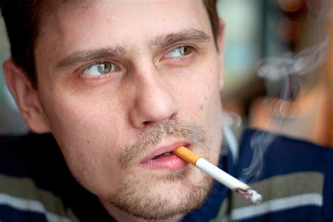 Нас связал сигаретный дым