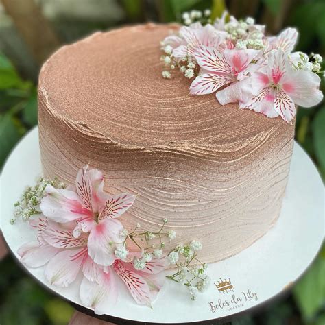 Bolos da Lily | A delicadeza do bolo floral, em chantininho nude com
