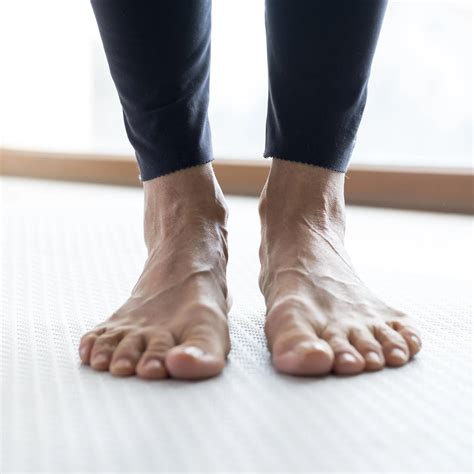 How Your Feet Impact The Pelvic Floor — bodyMethodology