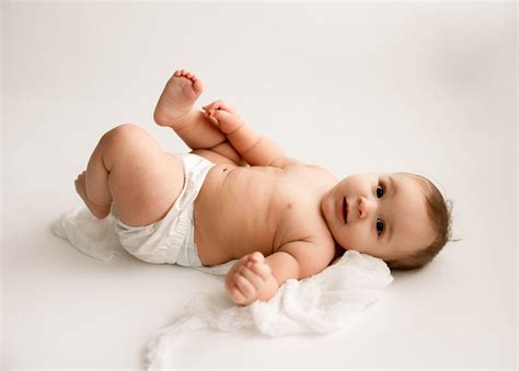 month  sitter  baby milestone photoshoot chelsie maurer