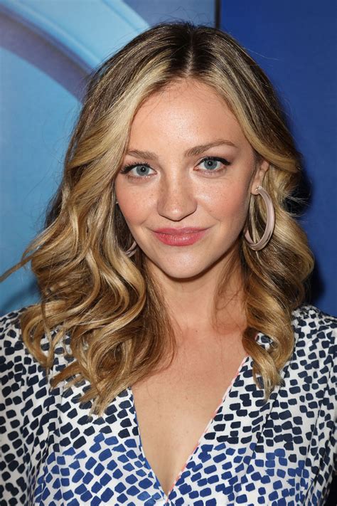 Abby Elliott's Instagram, Twitter & Facebook on IDCrawl