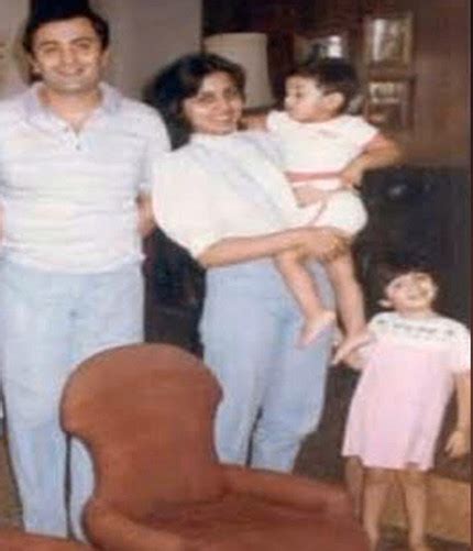 riddhima kapoor shares throwback pic  rishi neetu ranbir