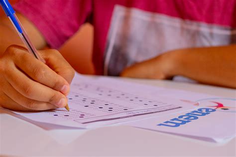 Fez o Enem 2024? Saiba QUANTOS pontos você deve fazer para passar em ...