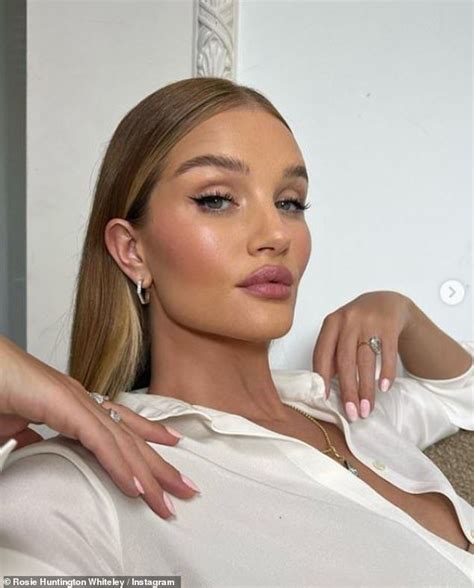 Rosie Huntington-Whiteley flaunts her flawless complexion and glamorous ...