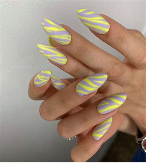 Пин на доске Nail Art | Полосатые ногти, Красивые ногти, Радужные ногти