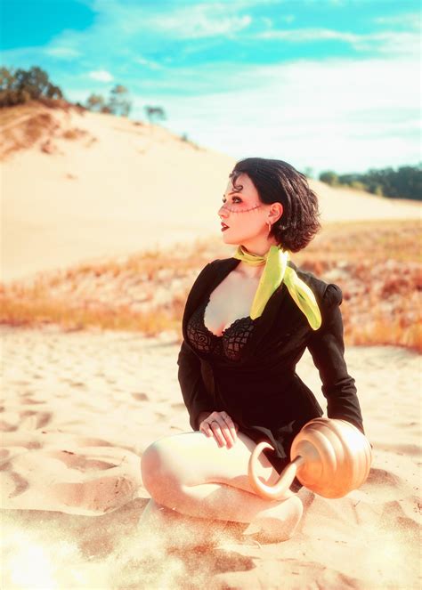 My fem crocodile cosplay! Happy birthday crocodile ;0; : r/OnePiece