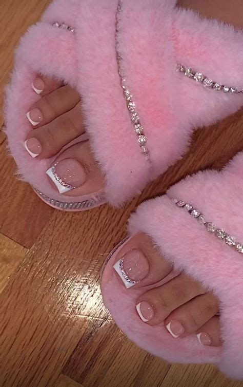 Step up your style game with these trendy toe nail art inspirations ...