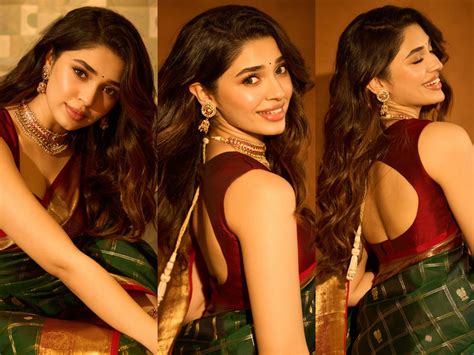 Krithi Shetty's Hot Saree Game