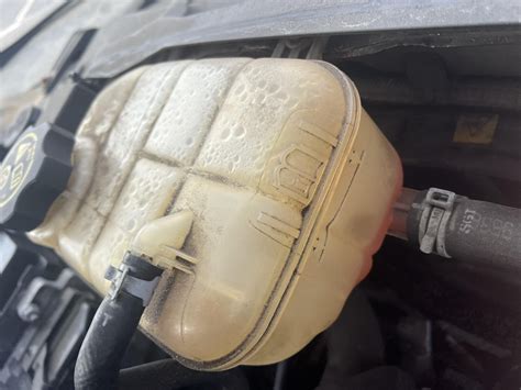 Antifreeze/Coolant Leaking : r/AskMechanics