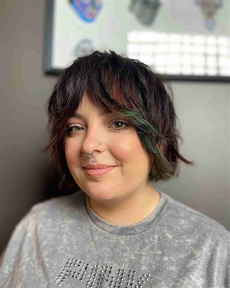 18 Flattering Short Haircut Ideas for Full Faces to Look Thinner