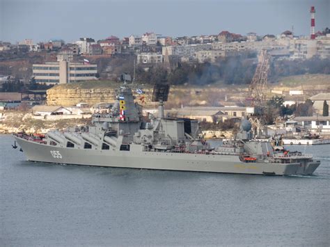 Marshal Ustinov (055) leaving Sevastopol and returning to their home ...
