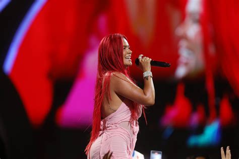 La razón por la que Karol G le dedicó una canción a su hermana Verónica