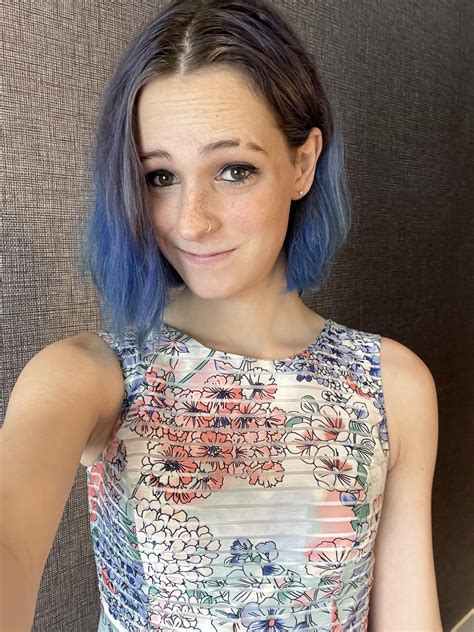 Feeling cute and loving my new haircut! Any other trans lesbians here
