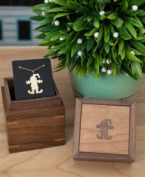 Neck & Neck & Neck Jigsaw Puzzle | Stave Puzzles