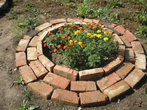 Клумбы из кирпича (150 фото) - подробная инструкция, как сделать клумбу ...