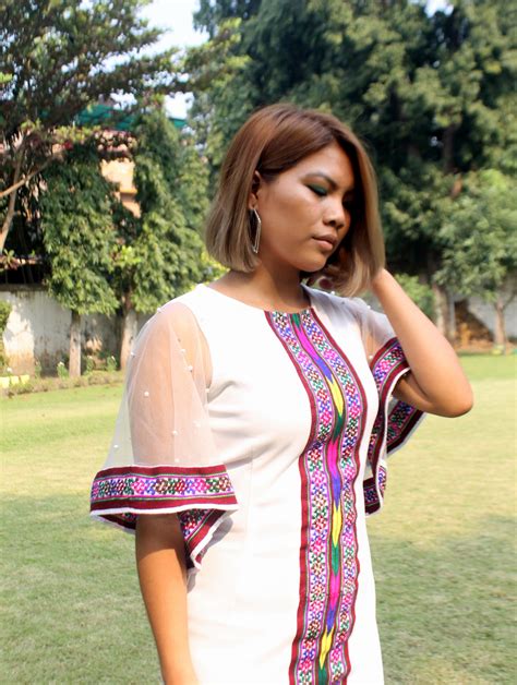 model girl posing   garden pixahive