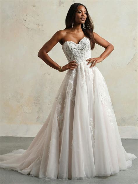 What is a modified a line wedding dress | Beachweddingtips.com