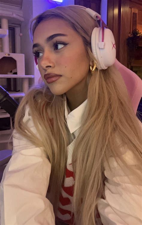 My favorite pics of her 😩😍 : r/demisux2