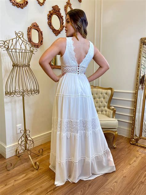 Vestido Longo Em Musseline - Vestido Longo em Musseline com Decote em V e Guipir | Mila Co Store
