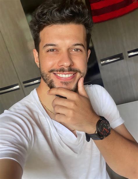 ️Hoje em dia as pessoas estão comedo de conhecer alguém 100% por causa