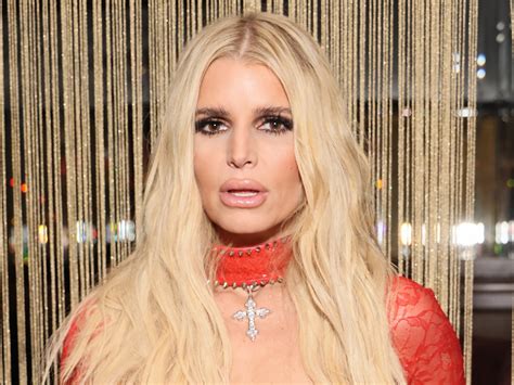 Jessica Simpson slams claims that she’s drinking alcohol again: ‘You