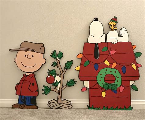 Download Celebrate the holiday season with the Peanuts gang! Wallpaper