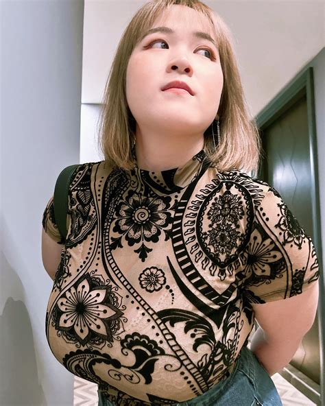 Abbey Weiwei - 細節須細品 👀 . . . . . #abbeyweiwei #curvy...