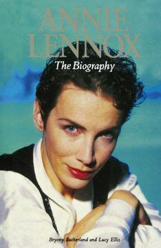 Annie Lennox. Энни Леннокс: на англ. яз. - Bryony Sutherland; Lucy ...