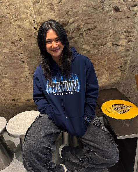 Panjapa Chumyam | Shanghai - Day 1 🍜🥟🥠🍦 | Instagram