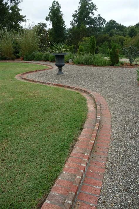 21 Top Driveway Edging Ideas That Will Improve Your Yard