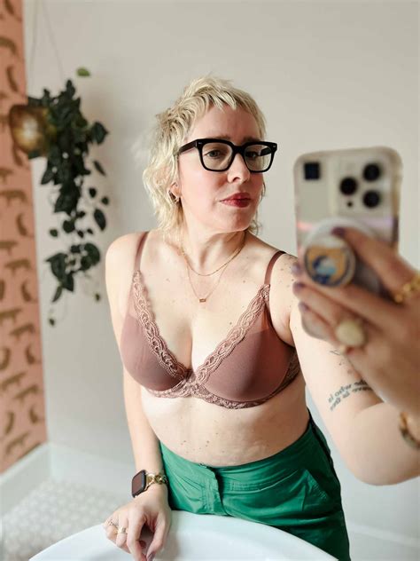 Natori Feathers Bra: Supportive Solution To "Tired Boobs" - The Mom Edit