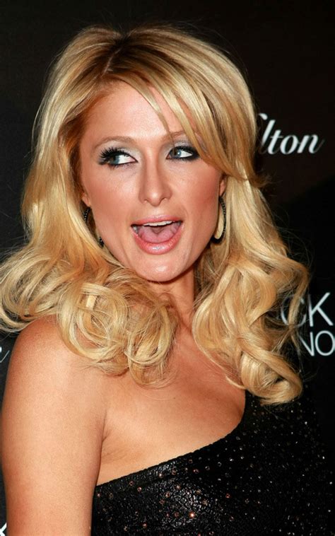 Пэрис Хилтон на открытии ParisHilton.Com. 16 января