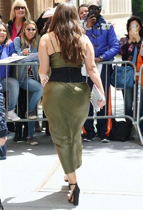 Which Hollywood Actress/Celebrities Have Best Curves (Butt/ Hips