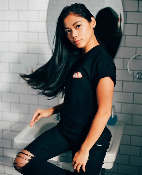 MissesMae - Bare arm skin Mae. From my 2017 🍑 merch drop. Y'all want