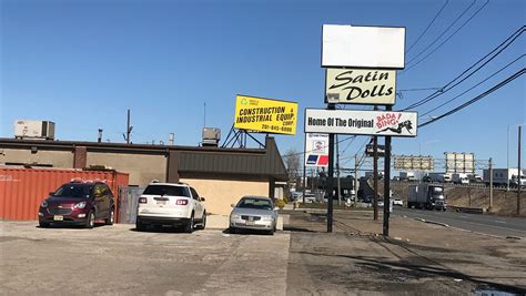 Tourists debate where do the Sopranos live and if it's private property 11