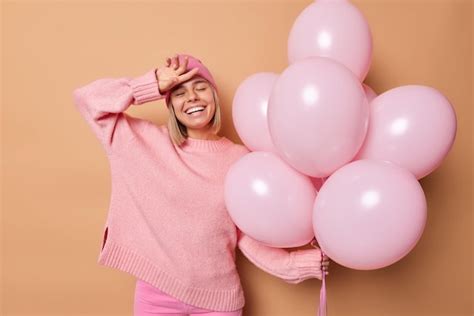 pink happy images    freepik