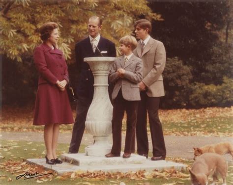 Октябрь 1974 года. Королева Елизавета II; Принц Филипп; Принц Эдуард ...