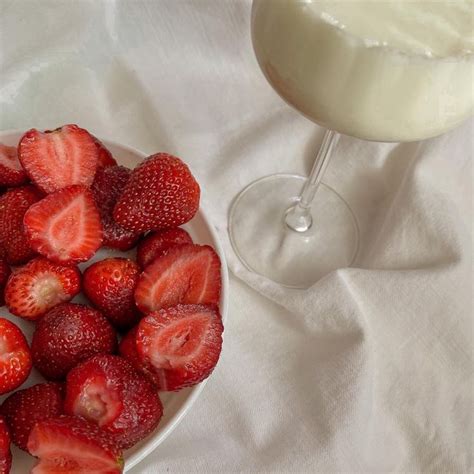 Клубника со сливками | Strawberry, Food, Fruit