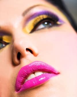 Free Photo | Fashion portrait of a beautiful girl wears golden veil on