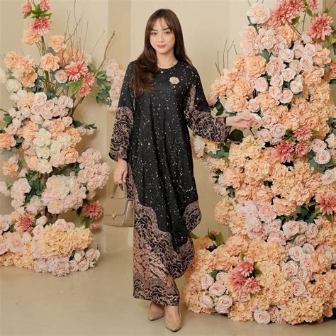 Jual FREYA Set Baju Kurung Melayu Viscose dan Rok Lilit Batik | Shopee ...