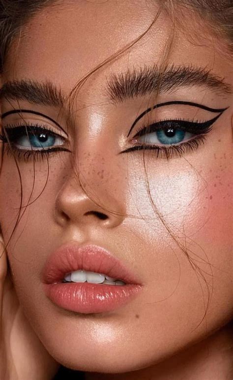 35+ Fun Colorful Eyeshadow Ideas For Makeup Lovers - Page 17 of 35 ...