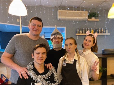 Дорогие гости! Наш коллектив поздравляет Вас с наступающим Новым годом ...