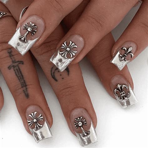 25 Silver Manicure Ideas That Prove Metallic Nails Are Here to Stay