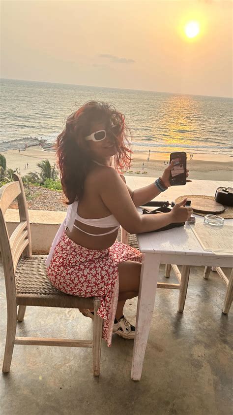 Nidhi Goel | 🌅 ignore the caption look at the sunset 🥺😍💗 #goa #