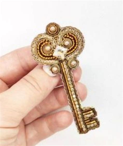 Pin by Pinner on Ключи | Floral rings, Brooch, Gold rings