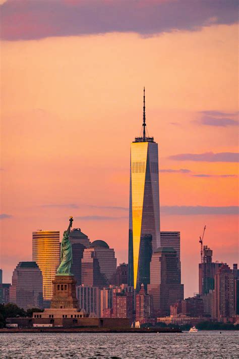 Spectacular New York Sunset with Iconic LandmarksFree Stock Photo